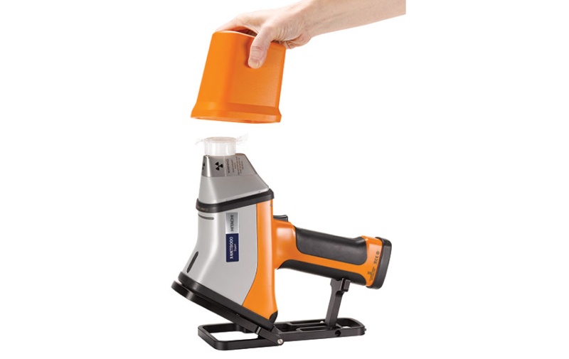 hitachi_x-met8000-lightstand_expert